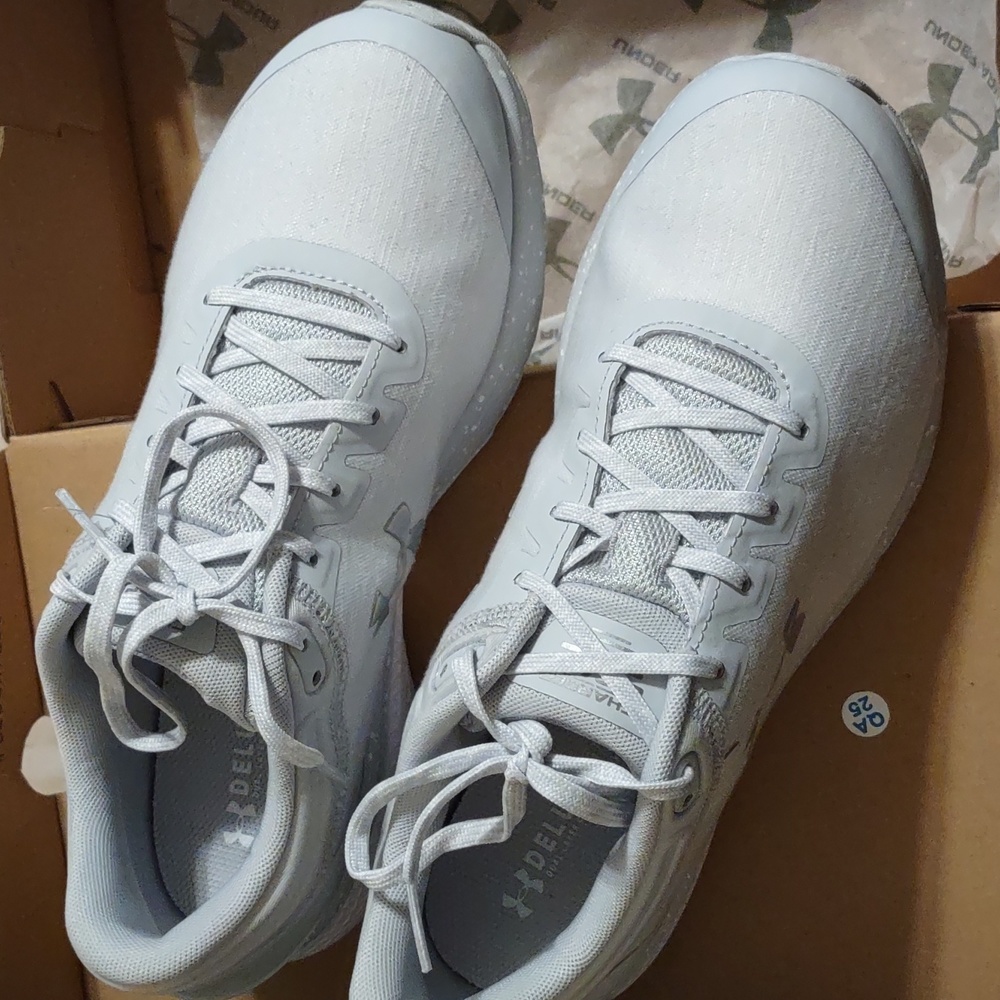 Under Armour size 9 athletic shoes - Picture 3 of 5